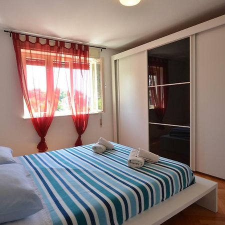 Apartman Terzic ロヴィニ エクステリア 写真