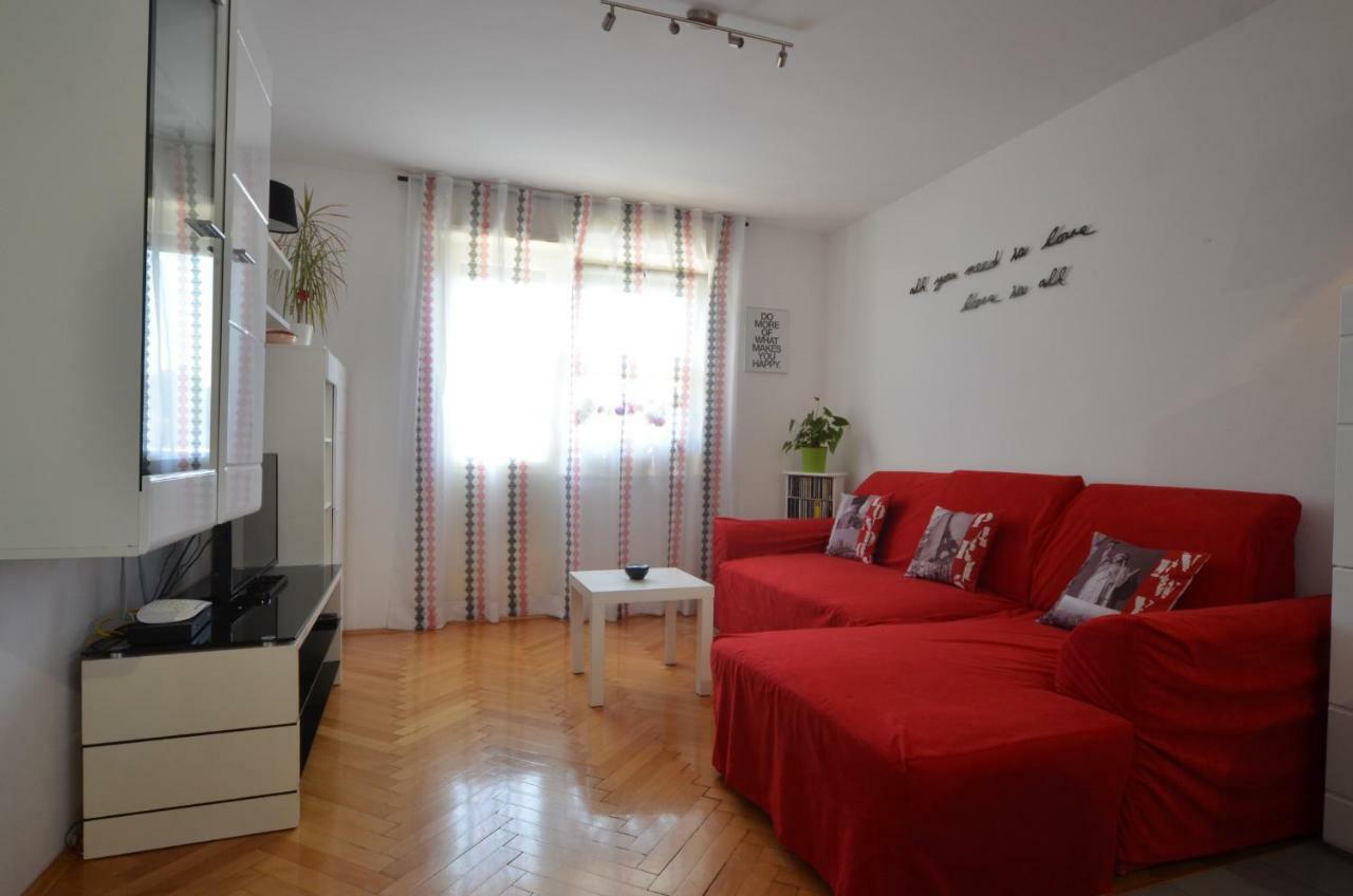 Apartman Terzic ロヴィニ エクステリア 写真